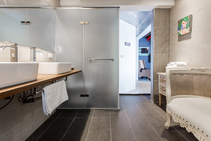 瑞億意象-R33豪華家庭房浴室洗手台